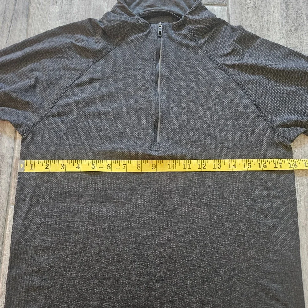 Lululemon Metal Vent Tech 1/2 Zip Pullover Mens S Gray Lightweight Gorpcore Yoga